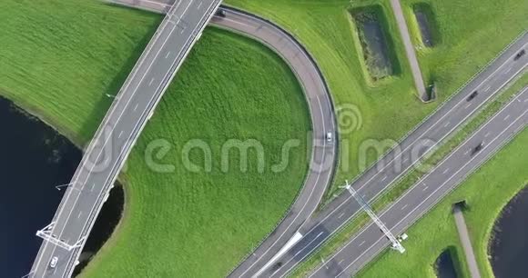 荷兰高速公路的空中拍摄视频的预览图