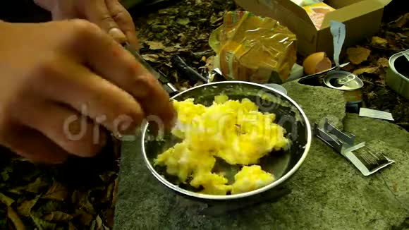 在小野营灶扰流器上烹饪视频的预览图
