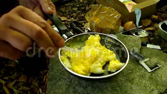 在小野营灶扰流器上烹饪视频的预览图