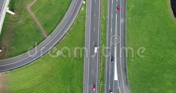 荷兰高速公路的空中拍摄视频的预览图