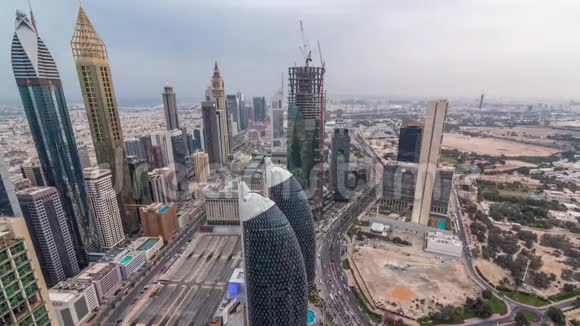 阿联酋迪拜SheikhZayed路和DIFC建筑的天际线昼夜间隔视频的预览图