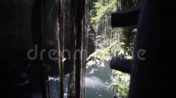 图卢姆的塞诺特洞穴探险视频的预览图