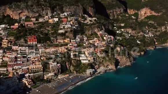 意大利波西塔诺镇海岸线景观视频的预览图