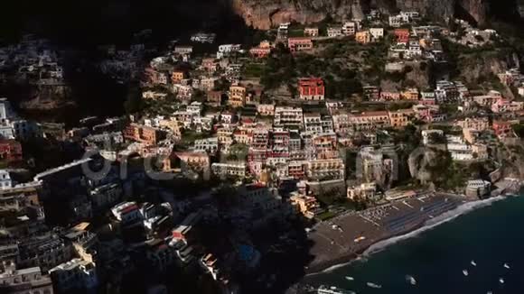 意大利波西塔诺镇海岸线景观视频的预览图