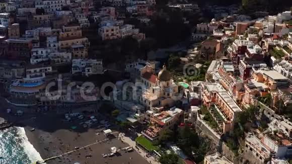 意大利波西塔诺镇海岸线景观视频的预览图