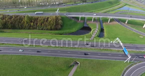 荷兰高速公路的空中射击视频的预览图