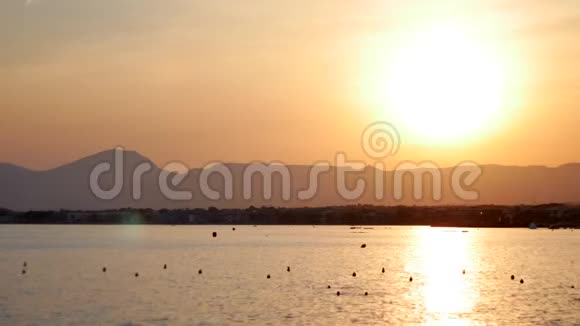 地中海上空美丽的日落视频的预览图