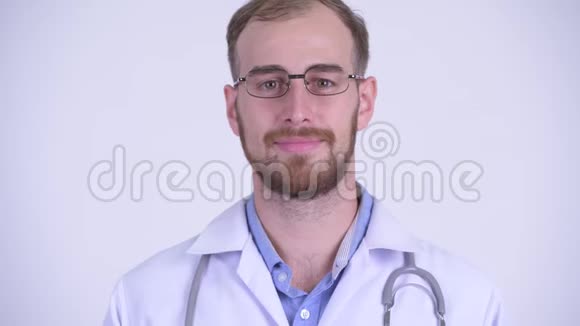 戴着眼镜满脸胡子满脸笑容的医生视频的预览图