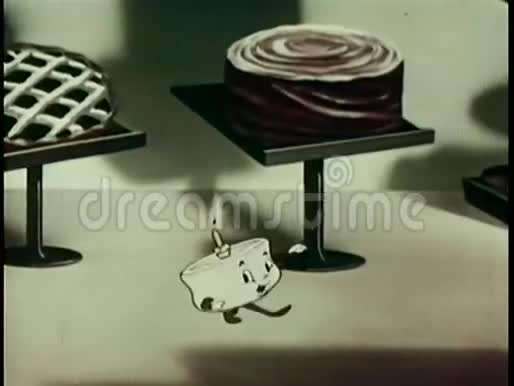 小蛋糕跟着老人的生日蛋糕视频的预览图