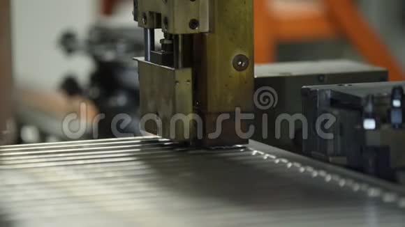 加热散热器焊接高科技机器人生产线视频的预览图