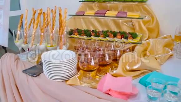 自助餐桌餐饮婚礼美食活动视频的预览图