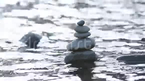 水中的石头视频的预览图