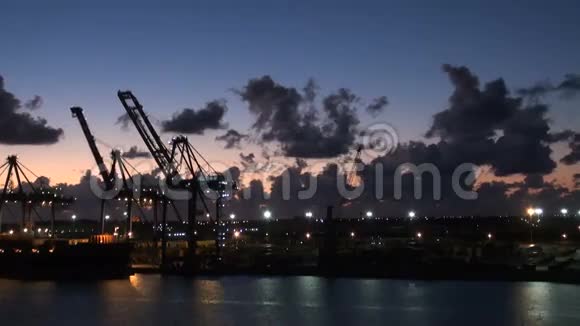 巴哈马自由港货柜码头及码头供游船翻新视频的预览图