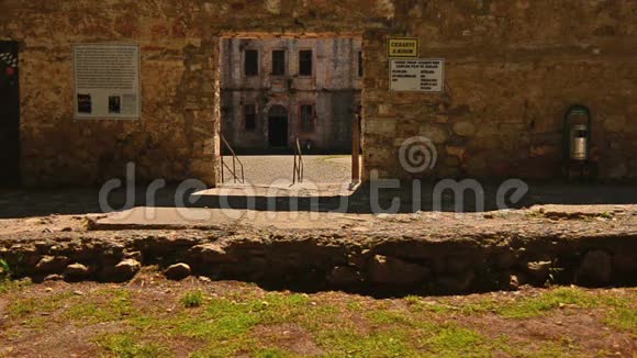 历史上的Sinop监狱是位于土耳其Sinop的Sinop堡垒内部的一座州立监狱视频的预览图