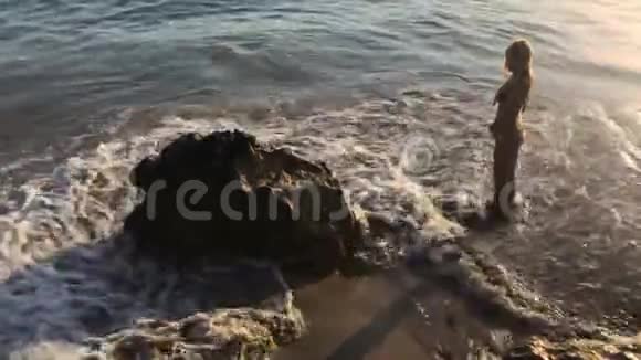 海边的女人视频的预览图