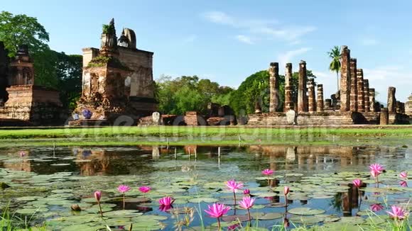 泰国苏霍台历史公园的马哈特神庙泰国著名的旅游景点视频的预览图