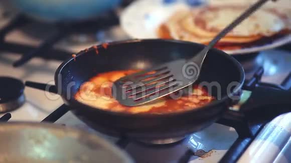 煎饼煮自制食物盘生活方式视频的预览图