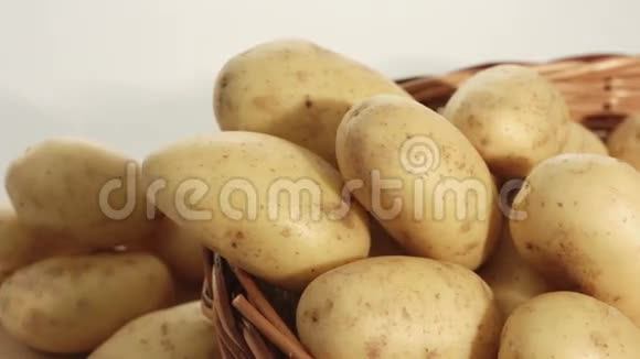 生土豆食物背景视频的预览图