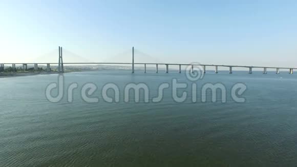 葡萄牙里斯本VascodaGama桥上的天线视频的预览图