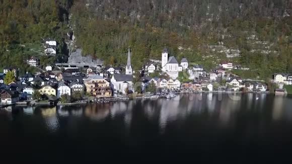 奥地利哈尔斯塔特村和哈尔斯塔特湖的美丽景观视频的预览图