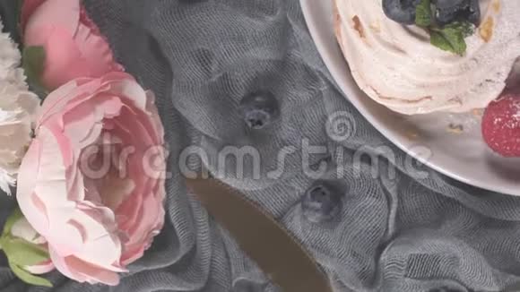 小帕夫洛娃蛋糕视频的预览图