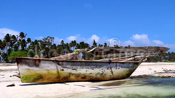 坦桑尼亚海滩和老船视频的预览图