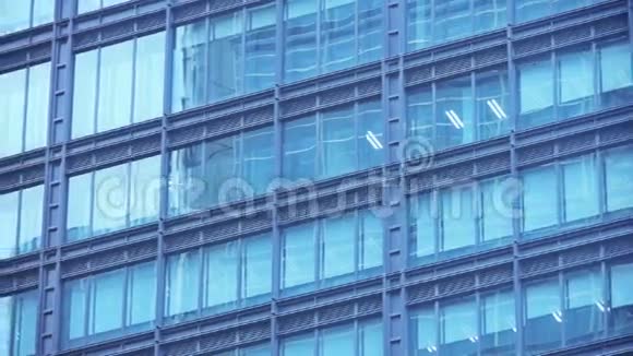 特写摩天大楼玻璃窗城市摩登商务大厦小区视频的预览图