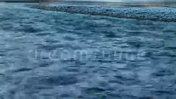 水波荡漾水面视频的预览图