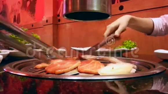 韩国烧烤亚洲风格烧烤视频的预览图