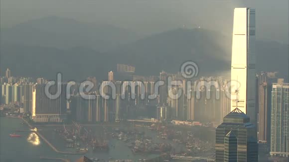 日落时分的香港市中心视频的预览图