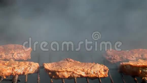 牛肉牛排烧烤关门视频的预览图