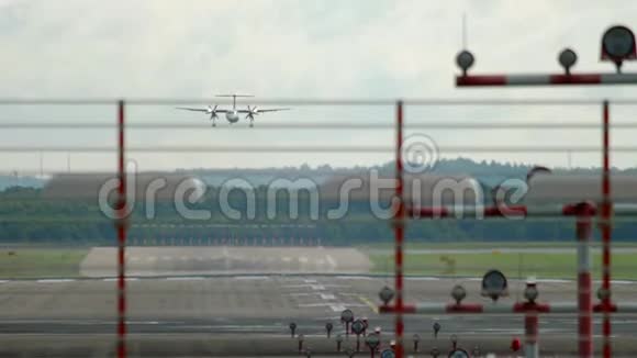 涡轮螺旋桨飞机着陆视频的预览图