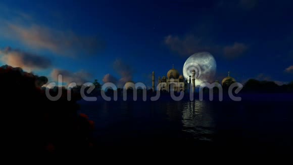 泰姬陵迎着满月湖光山色从亚穆纳河俯瞰视频的预览图
