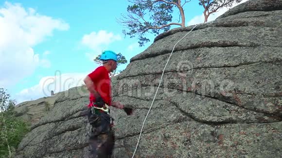 攀岩者视频的预览图