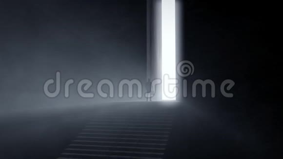 商务人员站在发光的隧道楼梯口视频的预览图