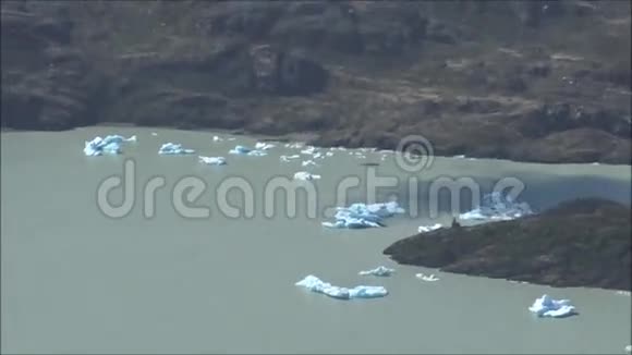 智利TorresDelPaine湖和冰川视频的预览图