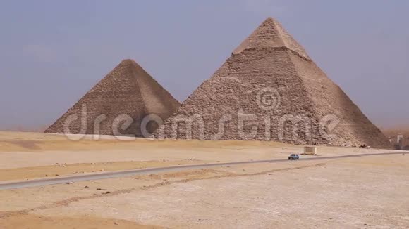 开罗背景上的大金字塔埃及视频的预览图