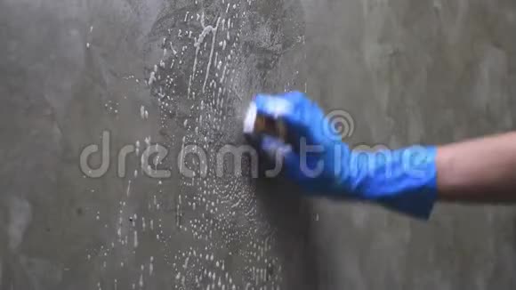清理混凝土墙面视频的预览图