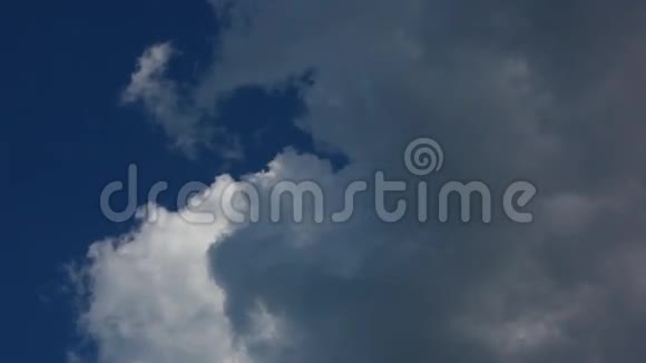 移动的云和蓝天实时视频的预览图