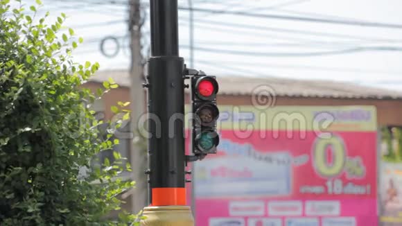 泰国小路口的红绿灯视频的预览图