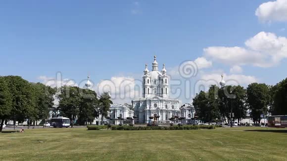 圣彼得堡Smolny大教堂的景色视频的预览图