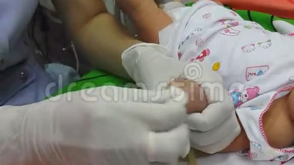 新生儿静脉注射视频的预览图