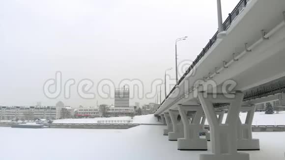 冬季新桥的鸟瞰图视频的预览图