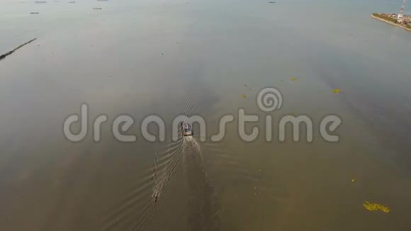 空中观景拖船在海上菲律宾马尼拉视频的预览图