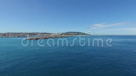 摩洛哥丹吉尔2016年4月22日摩洛哥城市丹吉尔摩洛哥科斯特俯瞰港口和老城视频的预览图