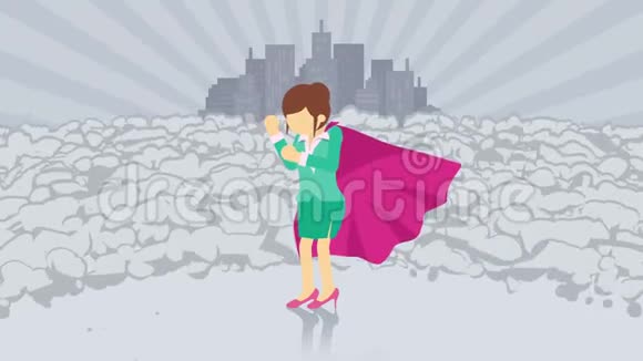 站在城市背景上的超级英雄近一片尘埃云商业女性的象征领导力和成就理念喜剧循环视频的预览图