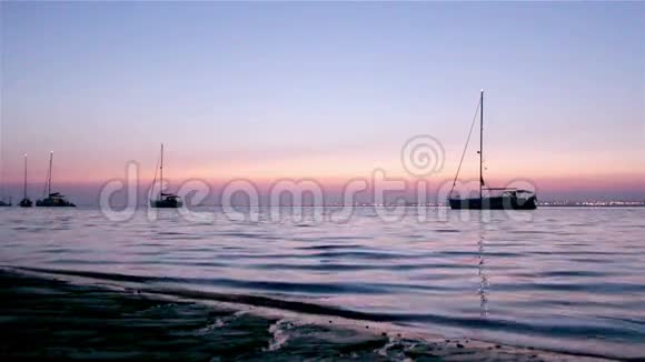 黎明时分在里亚福沙的小船阿尔加韦视频的预览图