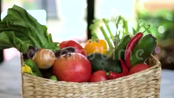 一篮子蔬菜视频的预览图