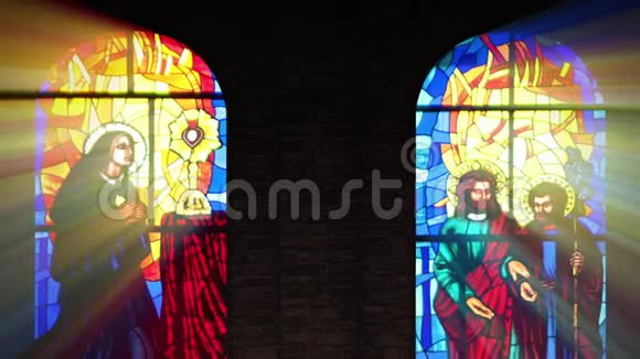 彩色玻璃教堂窗户视频的预览图