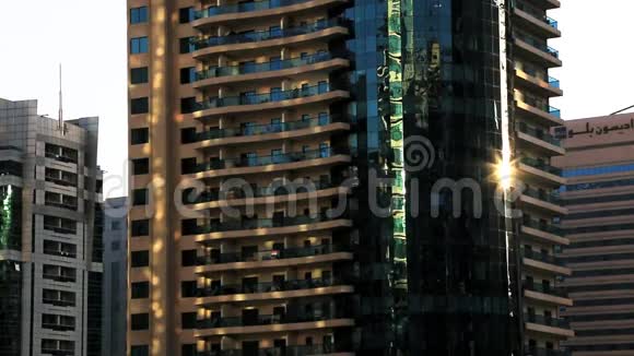 阿拉伯联合酋长国迪拜现代建筑锁定镜头视频的预览图
